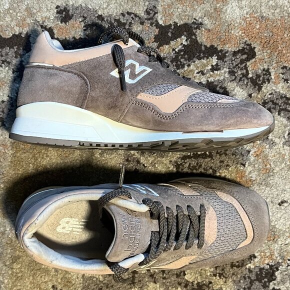 New Balance Shoes - Picture 1 of 5